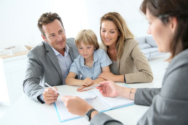 Kansas family meeting with an estate planning attorney to discuss a revocable living trust